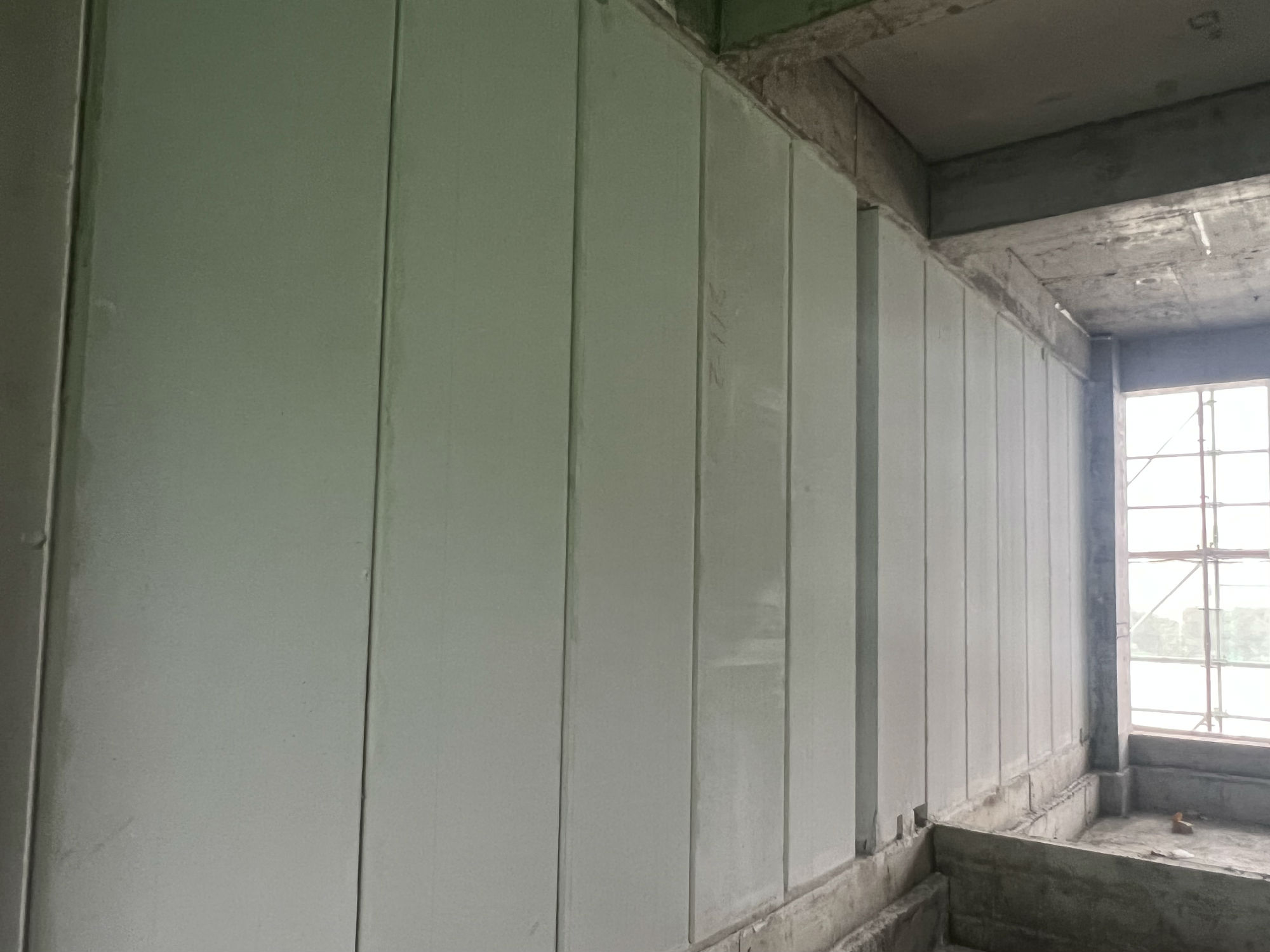 alc隔墻板抗震性能特點講解。